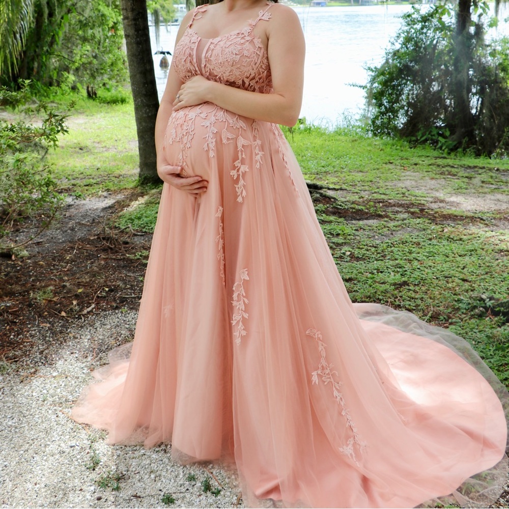 A-Line/Princess Tulle Flower Applique Straps Sleeveless Court Train Dress